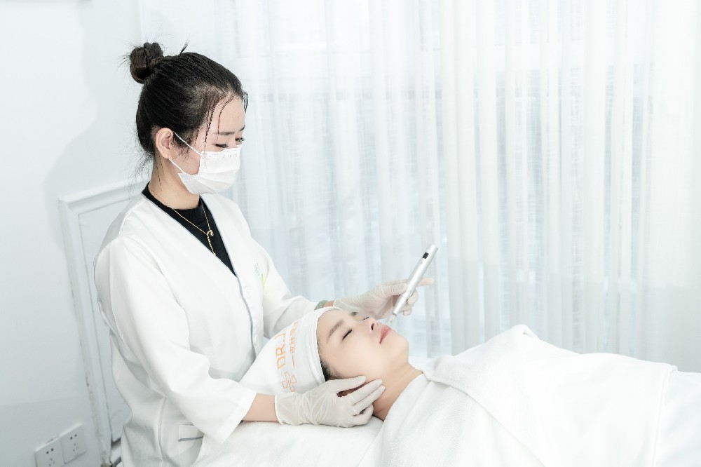 Dr.Jane皮膚管理中心加盟有專人指導嗎？
